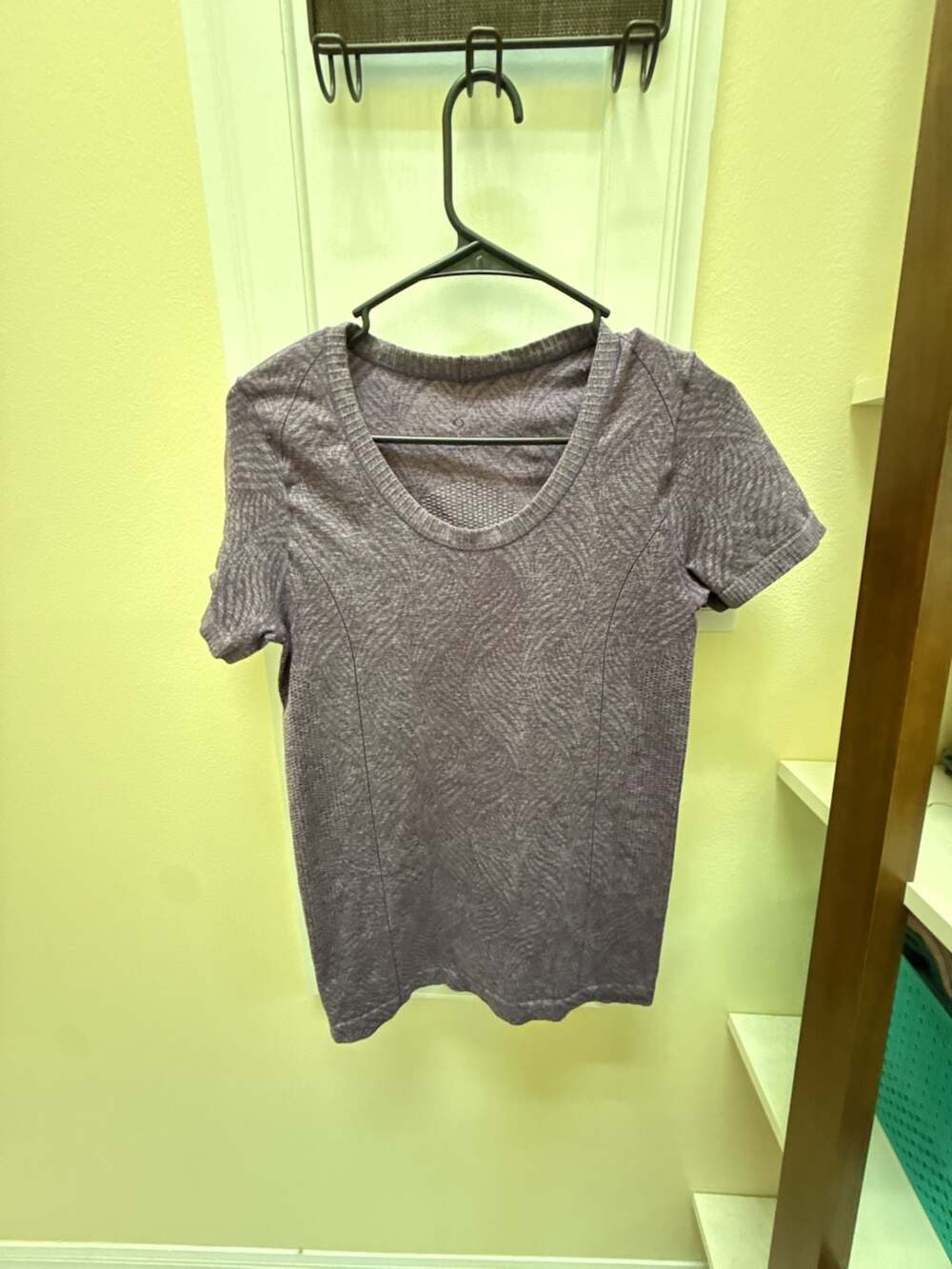 Moving Comfort  Purple Patterned Seamless Short Sleeve Workout Shirt Medium